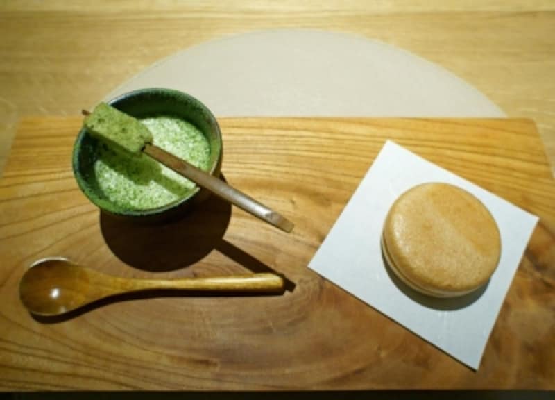 フォアグラと甘芋の最中 / 枝豆と抹茶