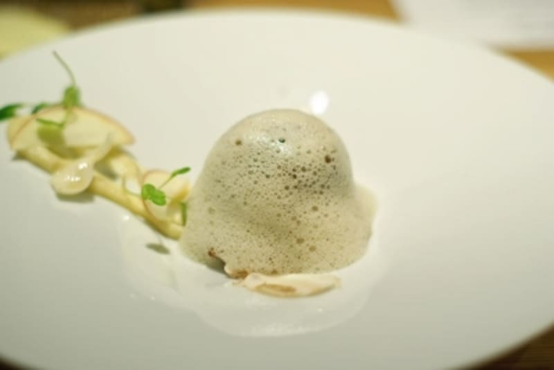 リ・ド・ボーとキノコのカイエット、リンゴとユリ根