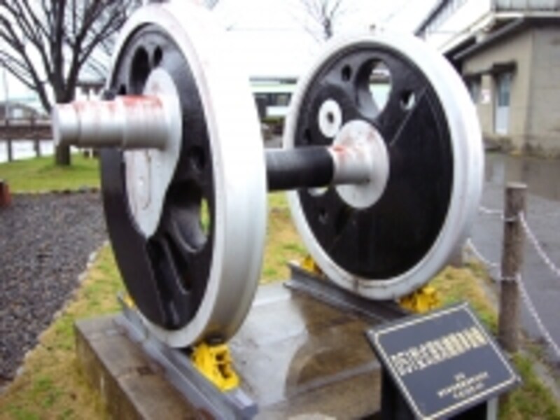 坂町駅前に展示されていた、D51の動輪