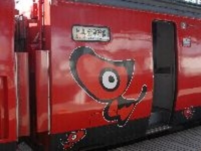 会津観光のマスコット「あかべぇ」の可愛い姿が電車にも