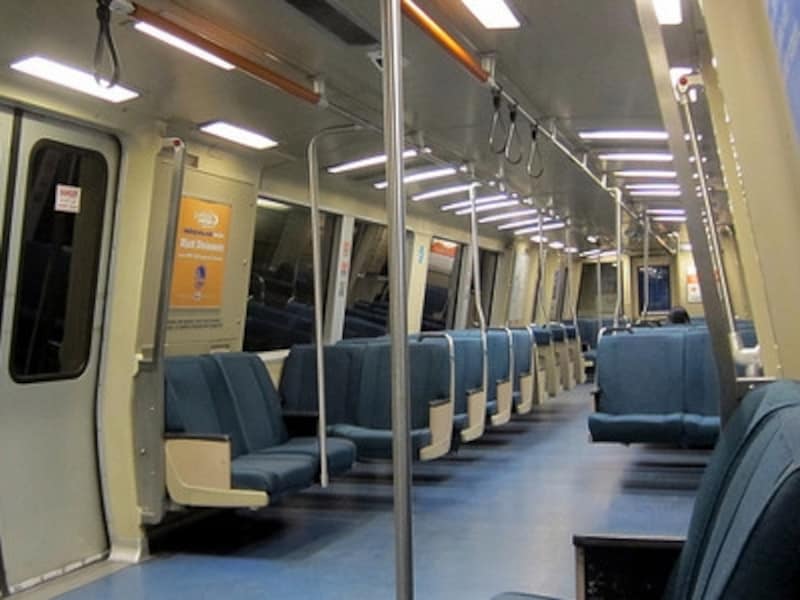 公共交通機関を安全に乗りこなして、楽しい旅にしましょう