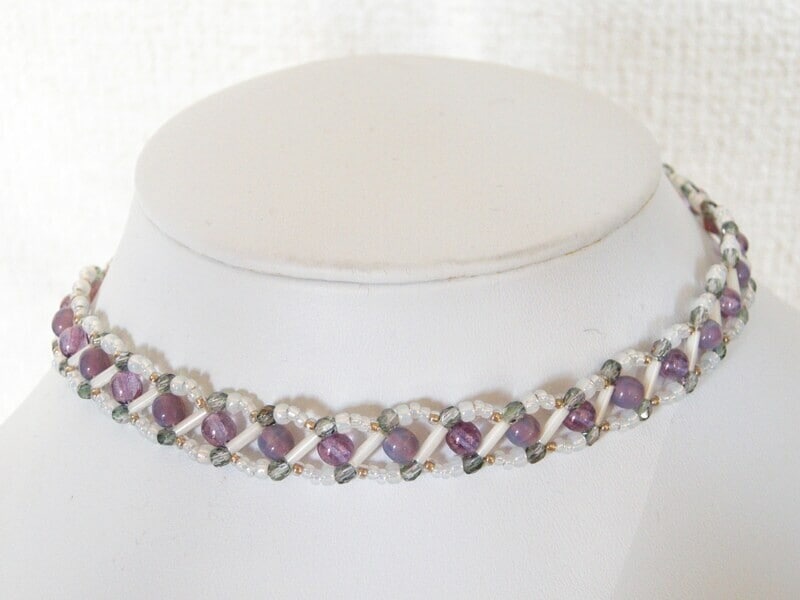 しなやかなので首にしっくりとなじみます