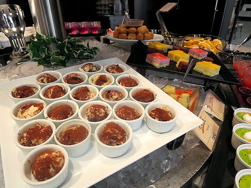 ラ・マレーア デザートのブッフェ台