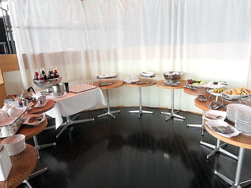 オレゴンバー＆グリル デザートのブッフェ台