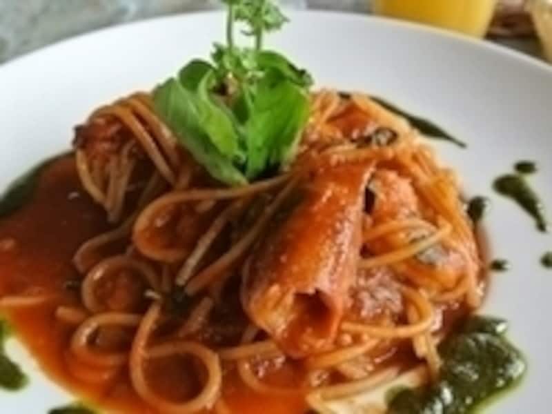 エビとバジルのパスタ。出てくるまでに少々お時間がかかるので、景色をみながらゆったり待ちましょう