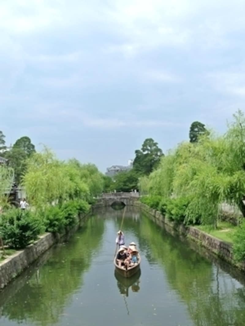 美しい景色の中をゆったりと進んでいきます