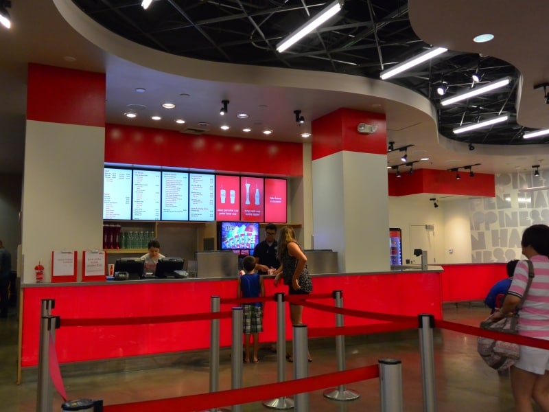 カウンターでAround the World Tryを注文！