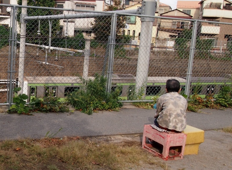 このあたりは人通りも少なく、山手線鑑賞の穴場だ