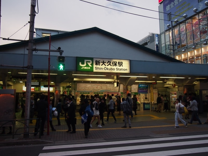 お昼に西日暮里駅から歩き始め夕方に新大久保到着。