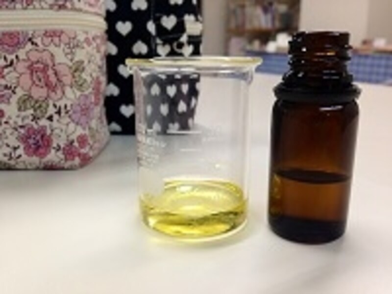 アルガンオイルはもっと精製された色の薄いタイプもあります。画像は未精製のもの。20mlで1500~3000円ぐらい