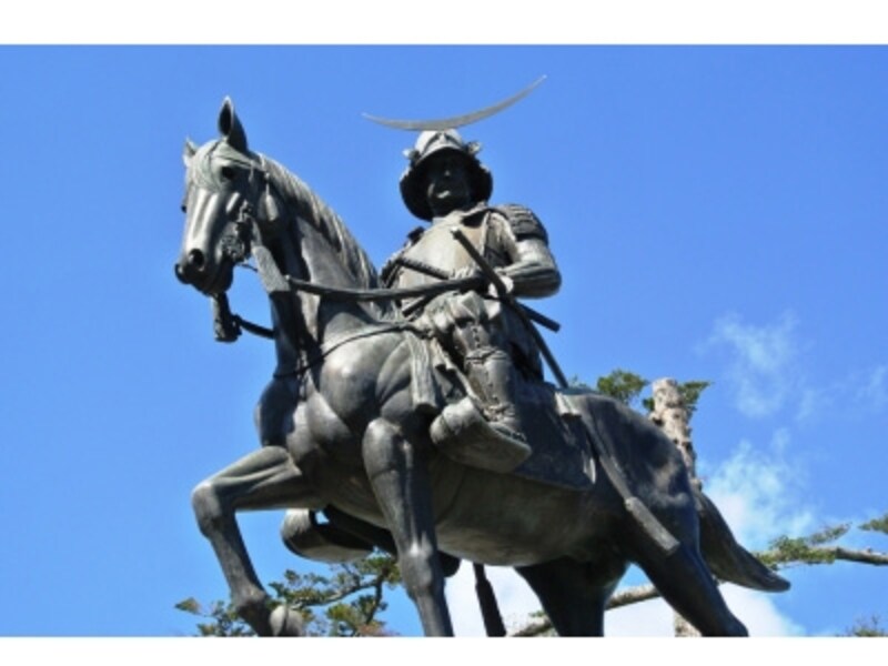 仙台のシンボル的存在「伊達政宗公騎馬像」。仙台城跡からは仙台市内が一望できます