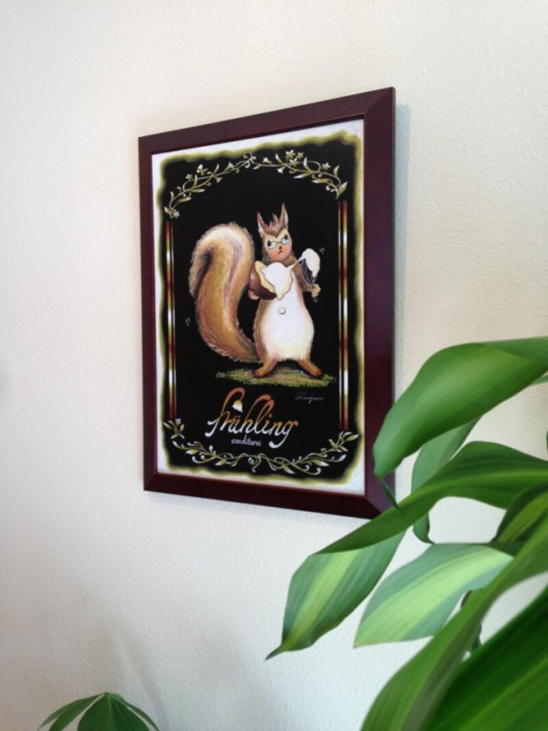 「フリューリング」店内には、愛らしい「りす」のキャラクターの絵が飾られている