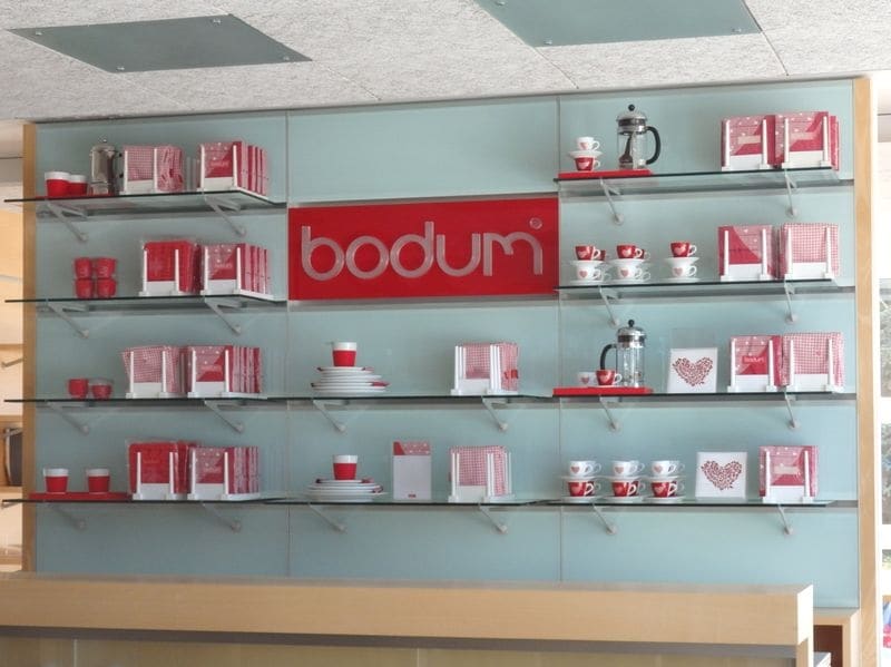 カラーごとに分かれたキュートな展示が印象的でした