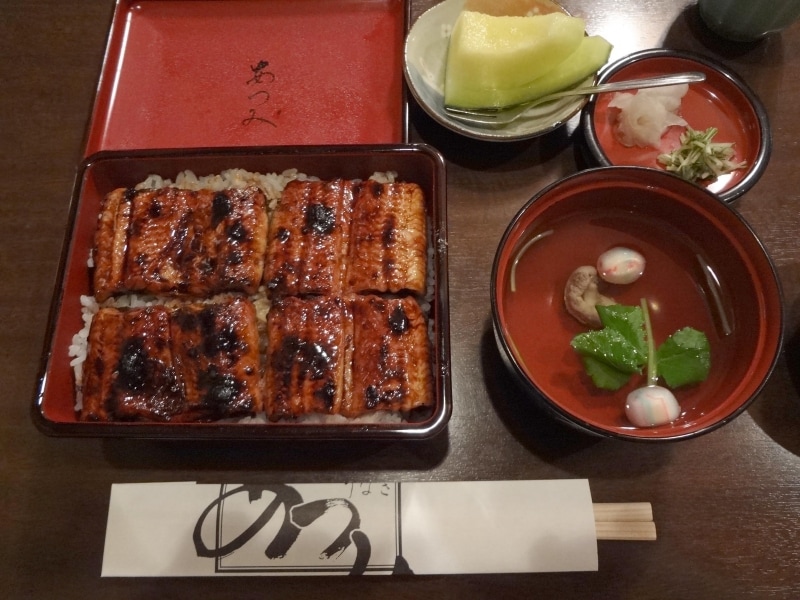 うな重の3700円と肝吸い