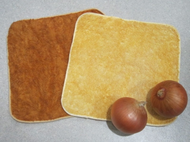 玉ねぎの皮で染めたタオルハンカチ
