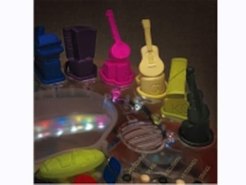 LEDが光るステージ本体には、直径10ｃｍのスピーカーが2個、内蔵されています