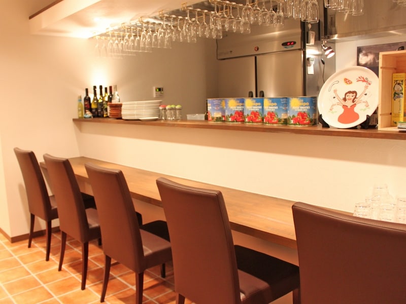 店内奥のカウンター席