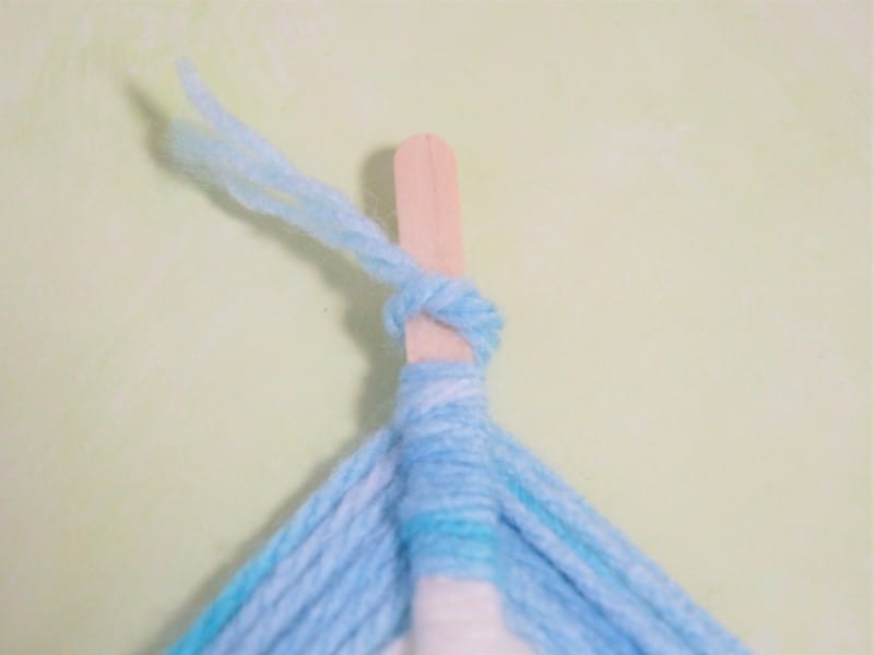 ゴッドアイ作り方　巻き終わりは毛糸の先を結んでください。