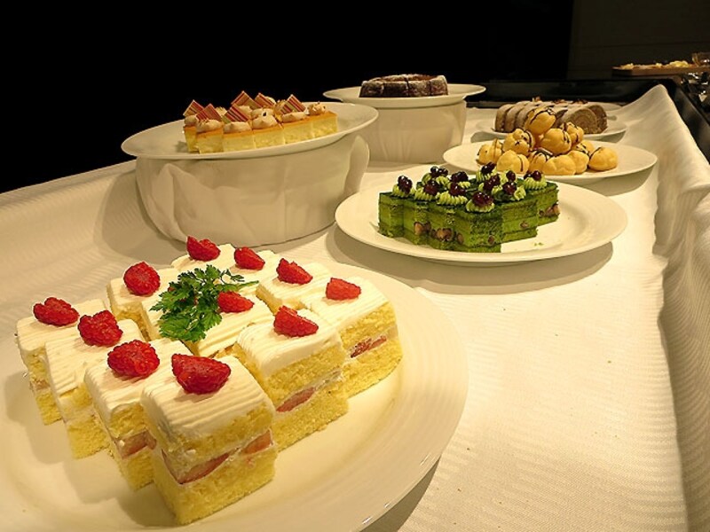 デザートのブッフェ台