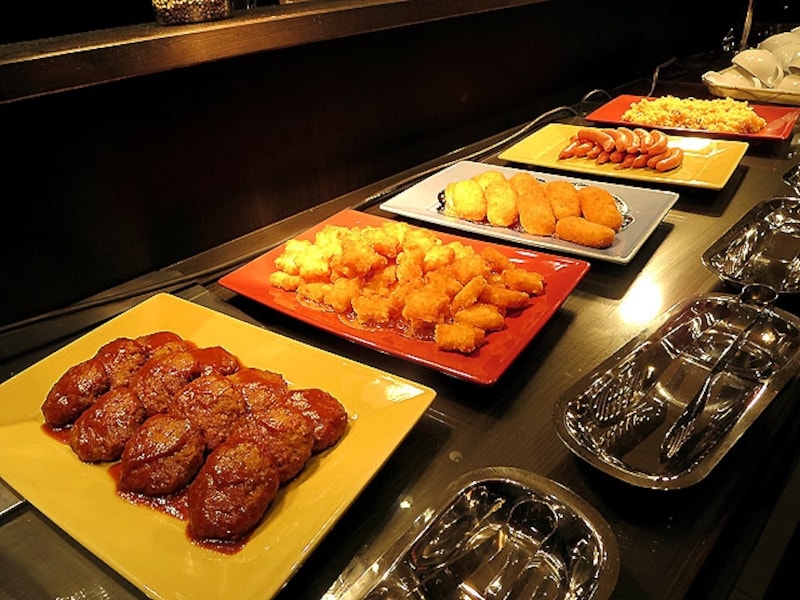 キッズメニューのブッフェ台