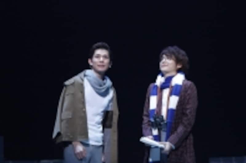 『メリリー』終盤のフランク(柿澤勇人)とチャーリー(小池徹平) 撮影：渡部孝弘