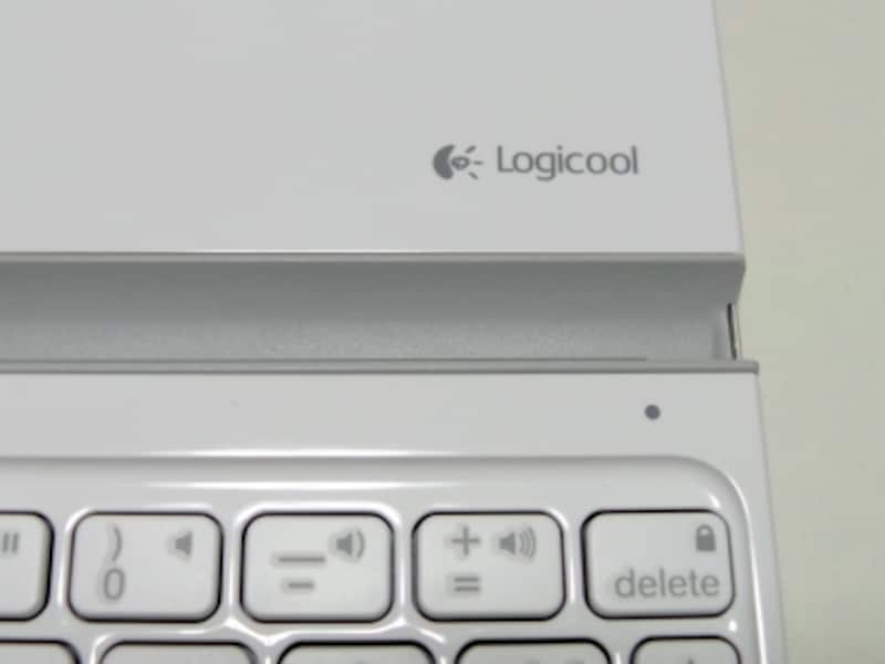 Logicool Ultrathin Keyboard CoverのiPadを差し込む溝部分