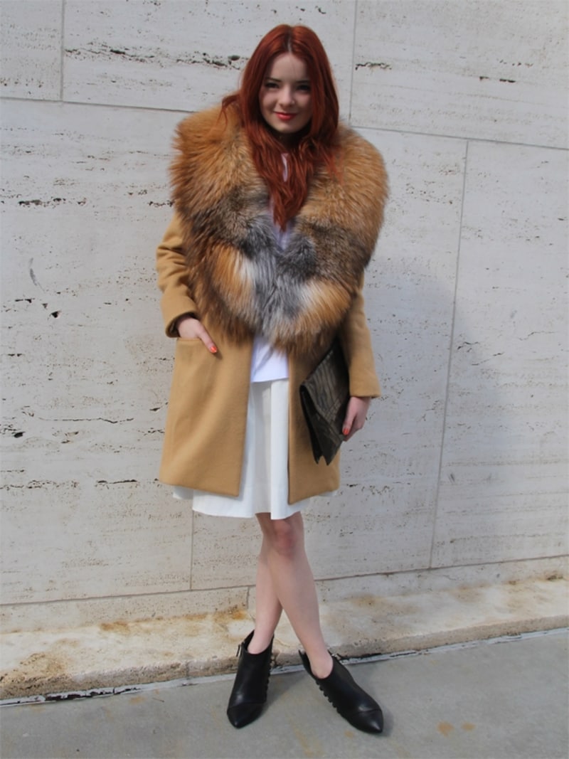 ミニスカート＋黒ショートブーツ