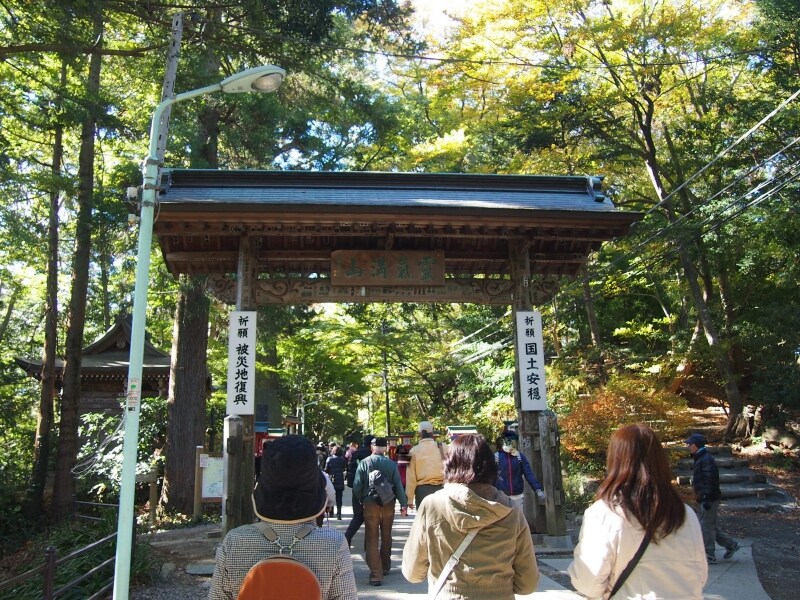 京王線の高尾山駅から1号路なら山頂まで40～50分