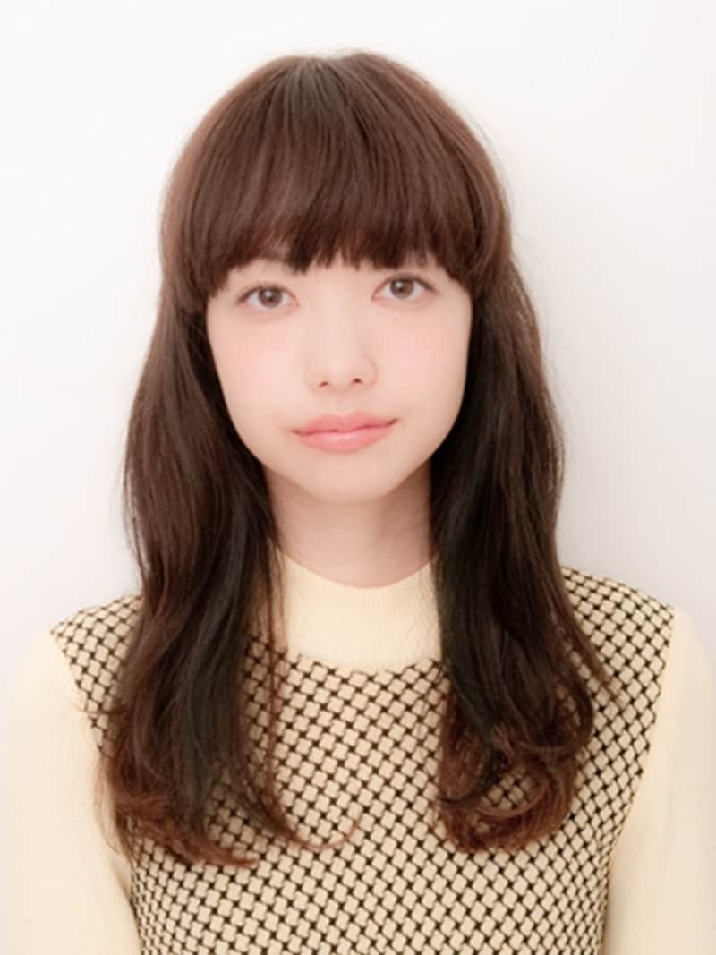 胸上のローレイヤースタイル