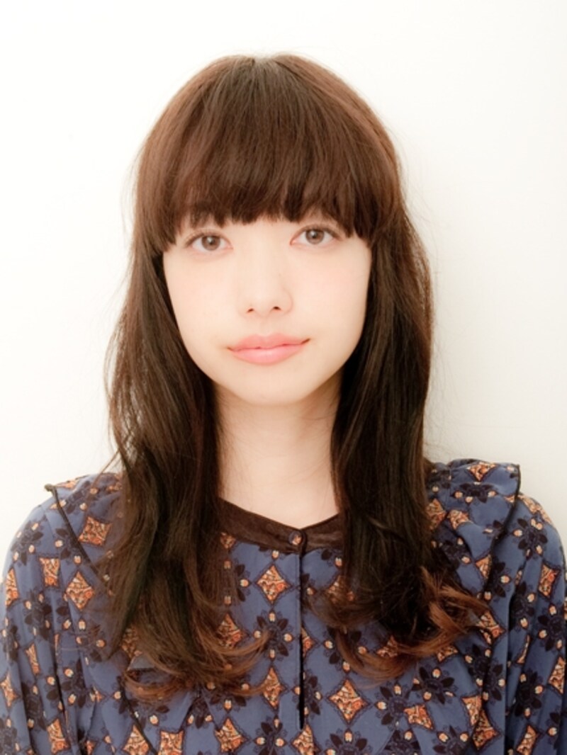 胸上のローレイヤースタイル