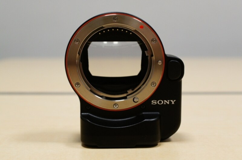 同時に購入したマウントアダプター「LA-EA4」