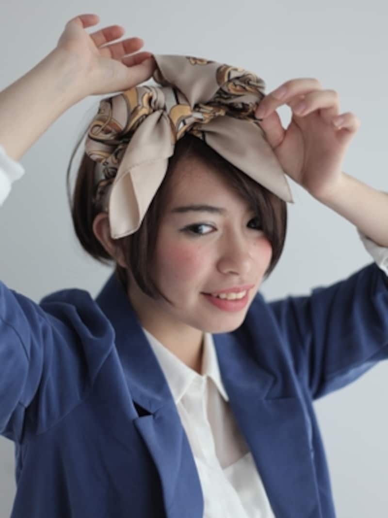 リボンの形を整えます。