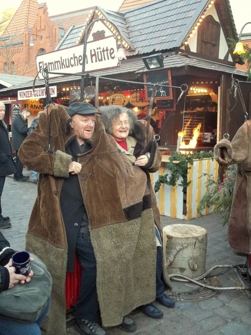 湯たんぽベンチ!思わずこちらまで笑顔になる光景です