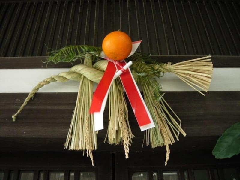 ごぼう注連に前垂れのついたタイプ。西日本で多く用いられています