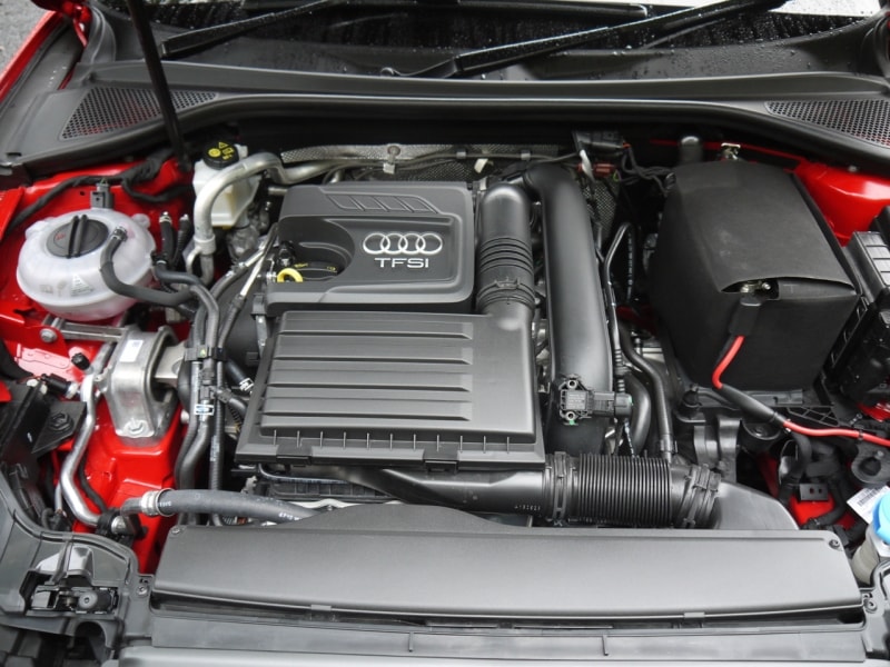 アウディA3スポーツバックエンジン