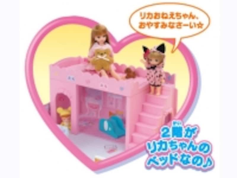 リカちゃんの2段ベッドの下で、赤ちゃんやペットが遊べます