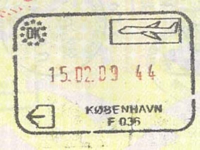 シェンゲン域内入国スタンプ。国名、交通手段、日付などが記されている