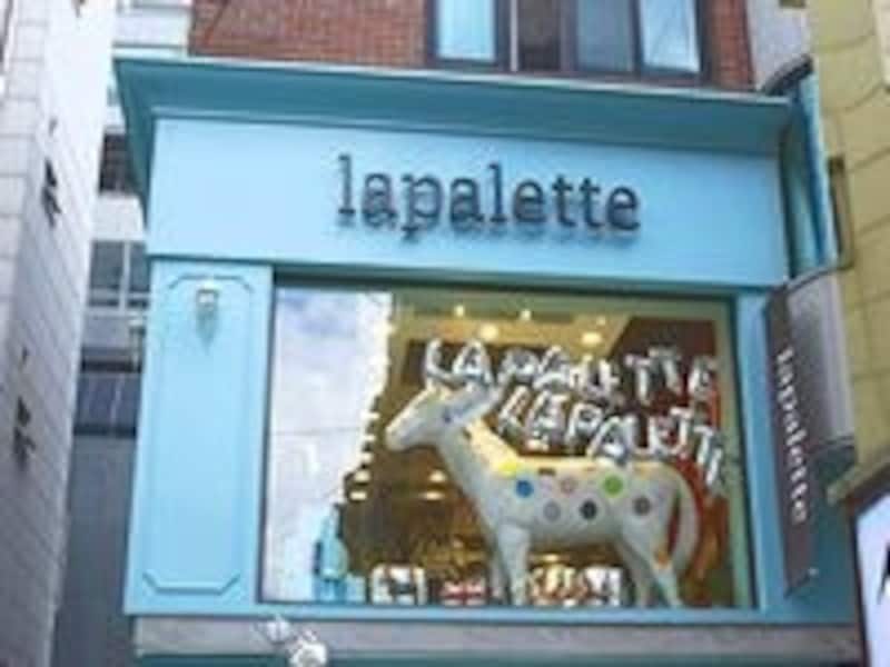 馬バッグのヒットとともに、店舗数も増加中！観光客はカロスギルや明洞などが行きやすそうです！