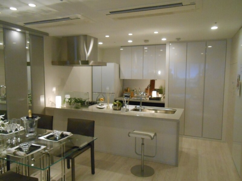 パークシティ大崎undefinedザundefinedタワーのモデルルームのキッチン