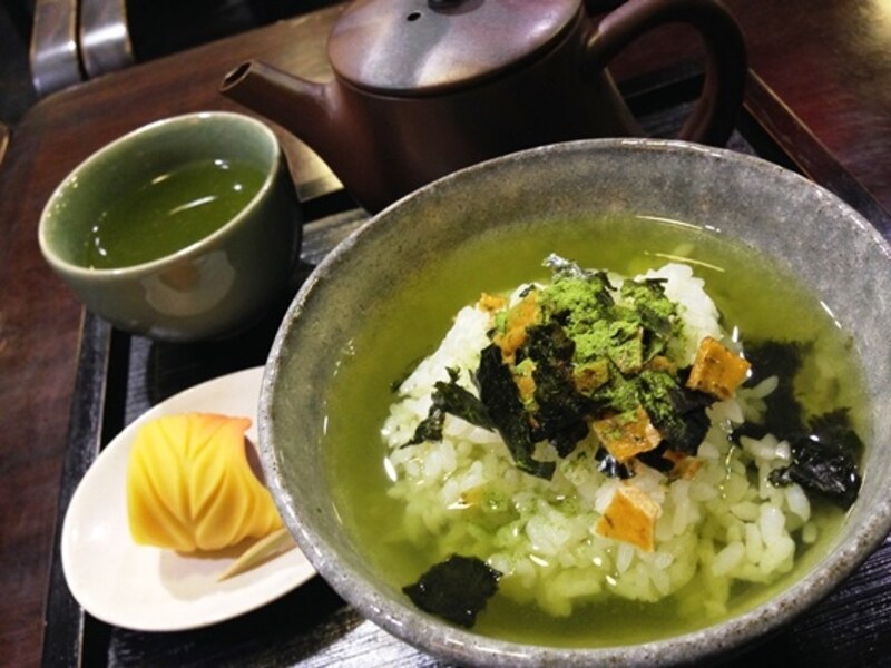 煎茶と抹茶塩で食欲をそそる色合いに