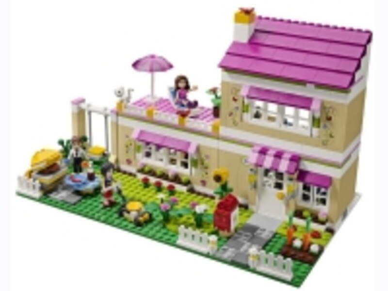 ミニドールフィギュアやかわいい小物も付いていて、組み立てた後は人形遊びが楽しめます