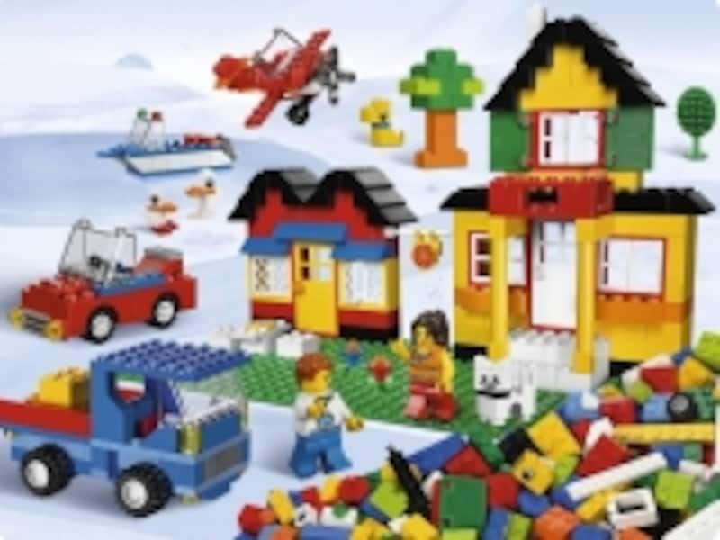 家や車、飛行機など、ブロック遊びのベースとなる組み立てが楽しめます
