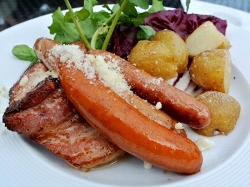 ジューシーなソーセージと那須の野菜がたっぷり！