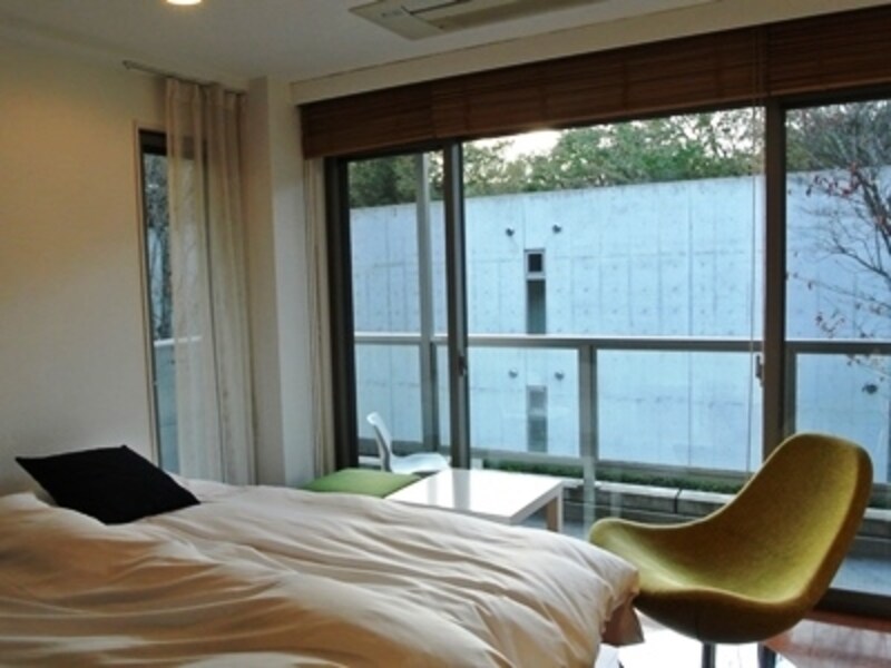 お部屋はすっきりとこんな感じです。12歳までは添い寝でOKとのこと