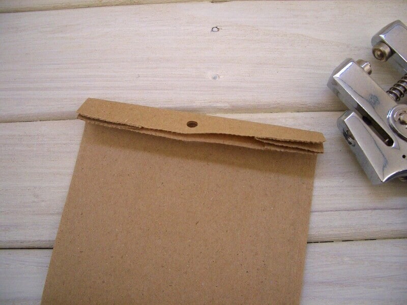 上部に穴を開ける