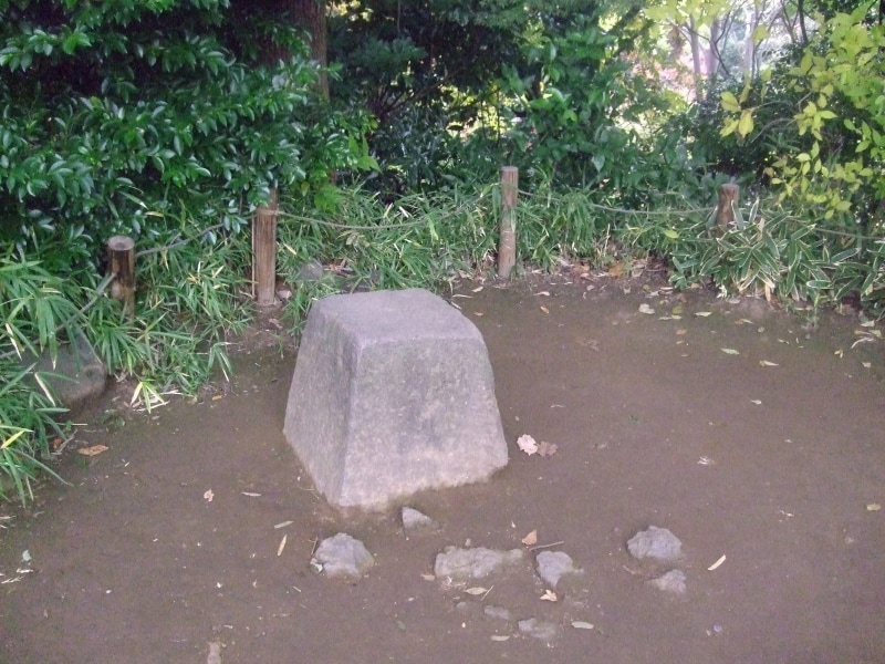 ここに座って、庭園を見下ろせば気分は将軍