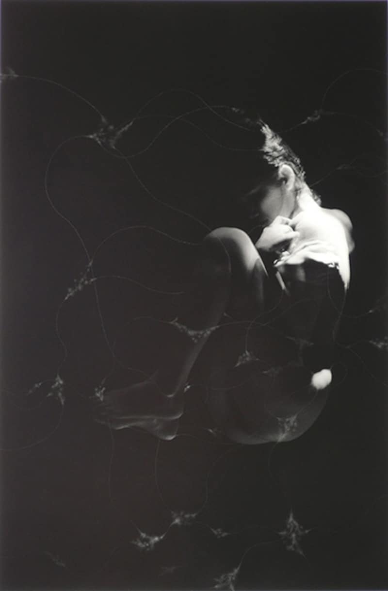 井村一巴 《fluid1》 2008 ゼラチンシルバープリントにピン・スクラッチ