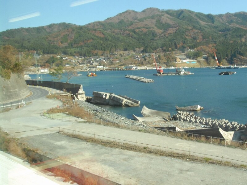 津波で破壊された防波堤の惨状