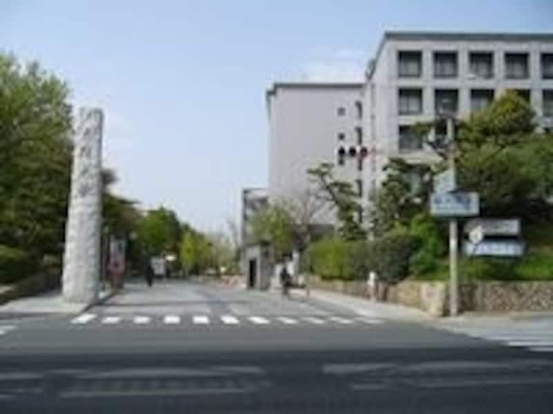 大阪大学の基本理念は、江戸時代の私塾である懐徳堂と適塾にある。地域社会に密着した自由な気風と先見性も特徴だ