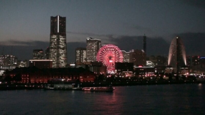 ▲このくらいの空の明るさと街の灯りが大好きです。（ソニー：HDR-SR12で撮影)